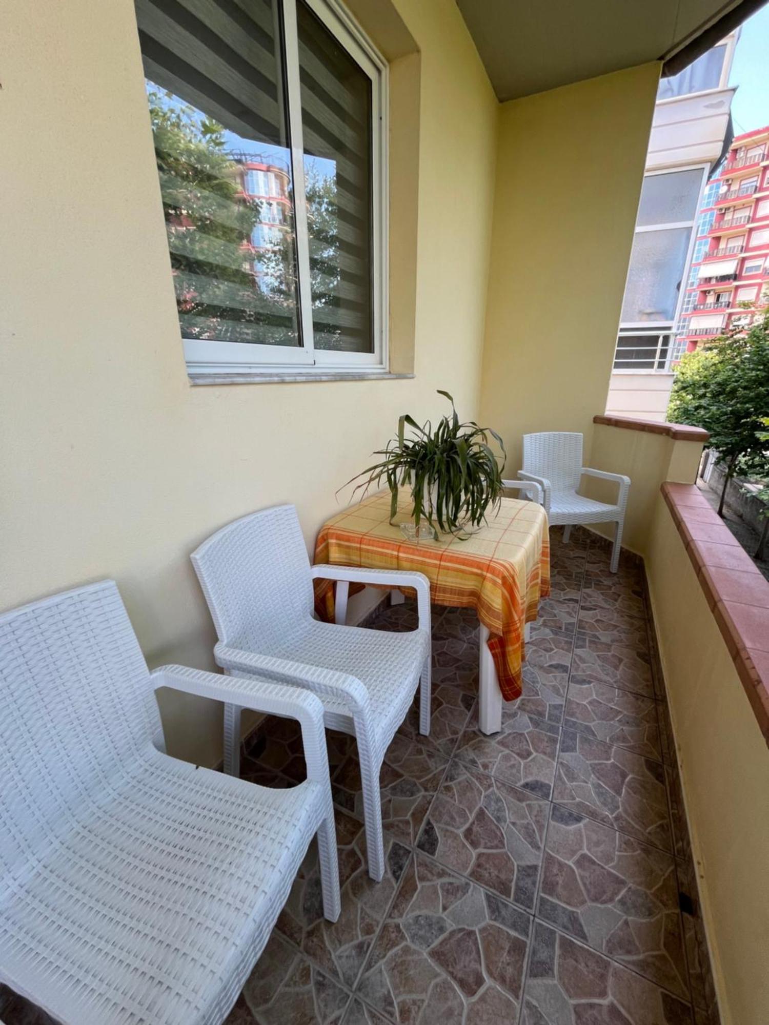 Iljazi'S Apartaments Vlorë Exterior foto