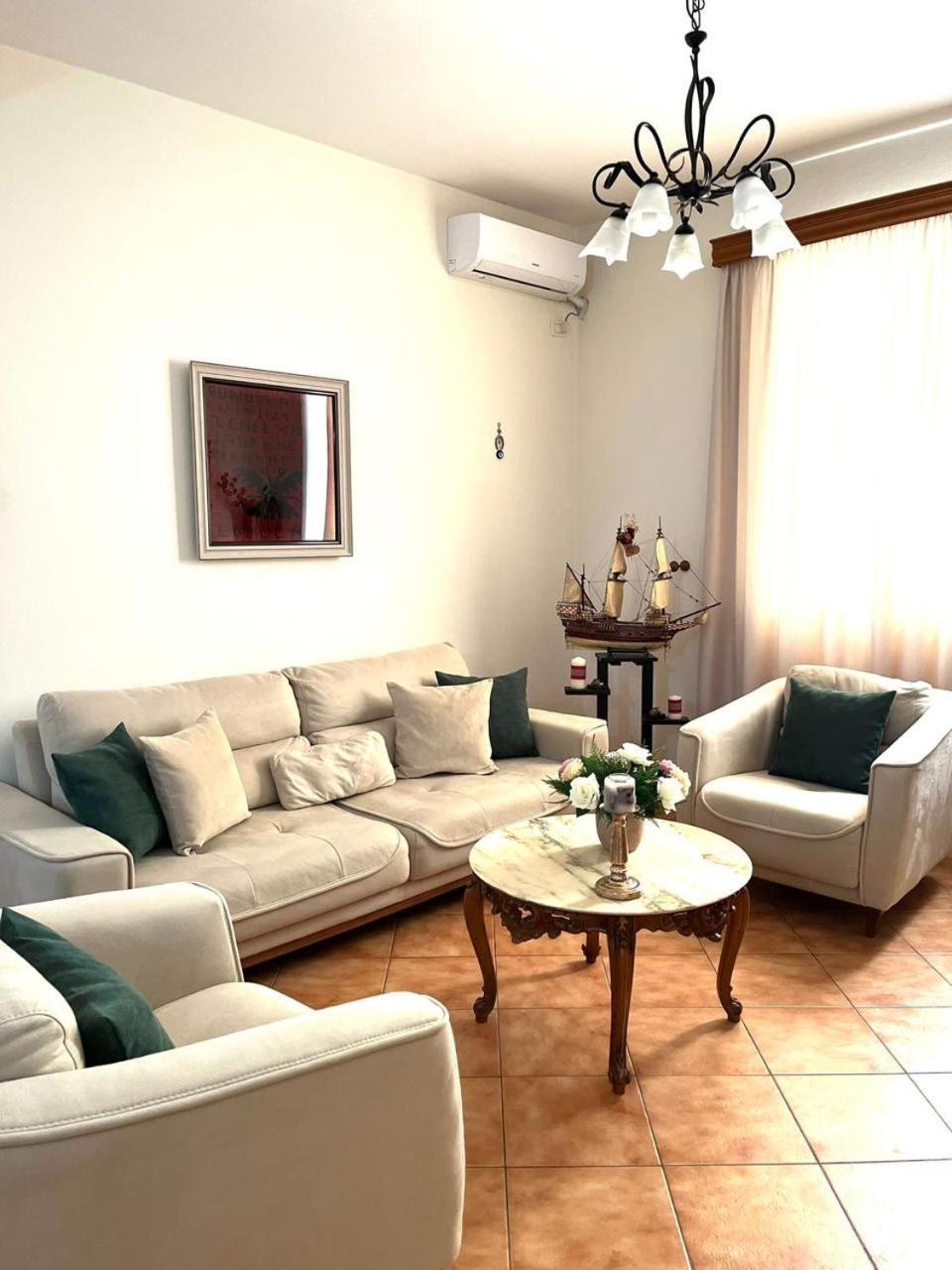 Iljazi'S Apartaments Vlorë Exterior foto
